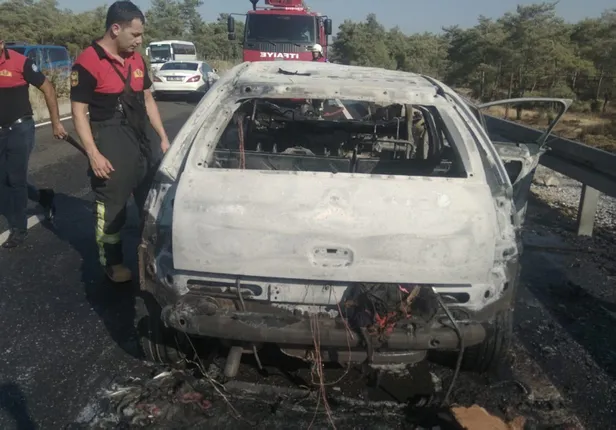 Muğla'da seyir halindeki otomobilde yangın-2