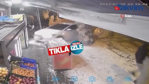 Yer: Esenyurt... Kayganlaşan yolda direksiyon hakimiyetini kaybeden sürücü markete böyle daldı