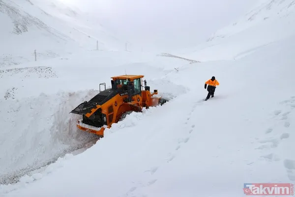 Geçtiğimiz yıl Türkiye'de 2 metre ile en yüksek kar kalığının ölçüldüğü Van-Bahçesaray yolunda amansız mücadele - 16