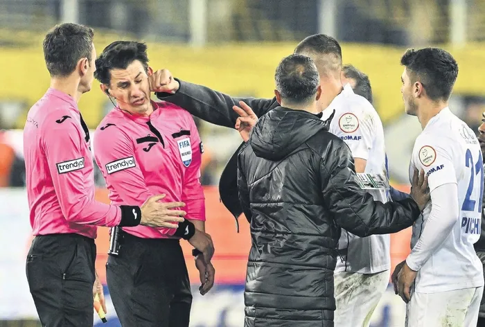kara-gece-1702341419547.jpeg Kara gece! Ankaragücü Başkanı Faruk Koca'dan Halil Umut Meler'e yumruk!-4