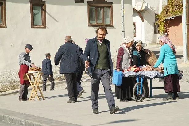 asklarin-cikmaza-girdigi-gonul-dagindan-yeni-karakter-mujdesi-koyde-senliklerle-karsilanacak-1639237375106.jpg Köyde şenliklerle karşılanacak! Aşkların çıkmaza girdiği Gönül Dağı'ndan yeni karakter müjdesi!-7