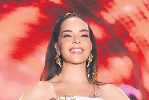 Kıyafeti göz doldurdu