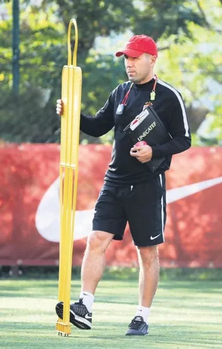 Galatasaray'ın Portekizli futbol aklı Campos, yeni sezon için kolları sıvadı! Yeni teknik adamlığa Jardim'i istiyor