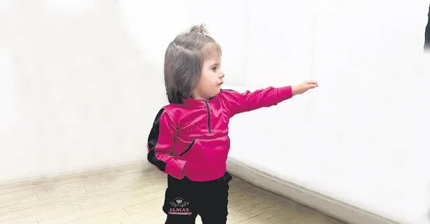 İki bacağı ve bir kolu olmadan dünyaya gelmişti: Hediye protezlerle ilk kez adım attı!