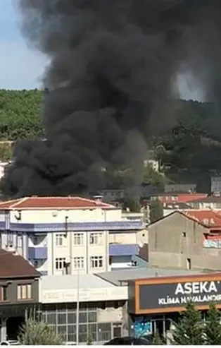 SON DAKİKA! Sultanbeyli'de fabrika yangını! Çok sayıda ekip bölgede