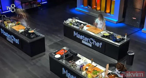 Masterchef Gülistan fena patladı 'telefonum yok arkadaşım yok' demişti büyük yalancı çıkmıştı! Şeflerin sabır sınavı Gülistan... - 2
