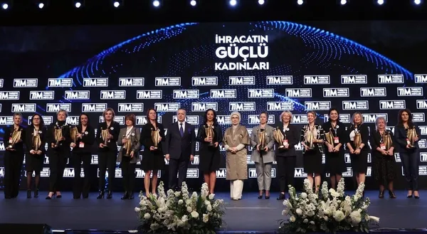 1646485534206.jpg Emine Erdoğan'dan başarılı kadın ihracatçılara tebrik-4