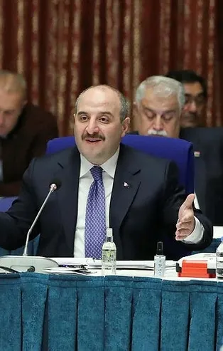Bakan Varank'tan fondaş Nevşin Mengü'ye akademi tokadı: "Geoffrey Fox ile çalıştım ona da yaz istersen belki soruları vermiştir"