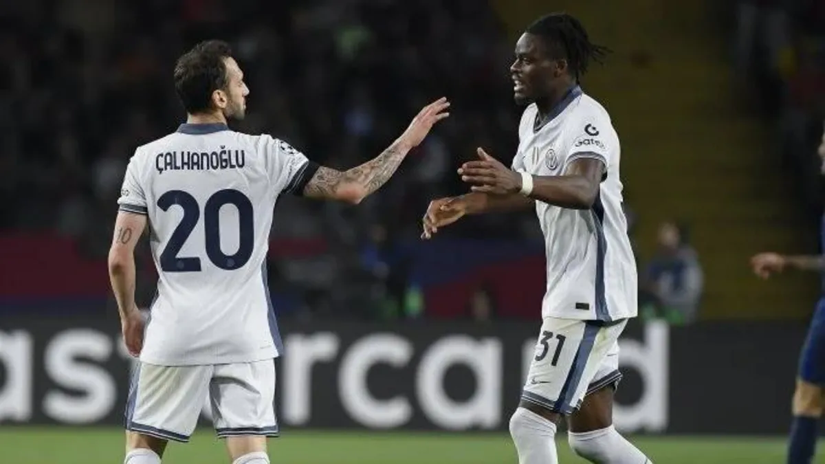 Hakan Çalhanoğlu'ndan Barcelona mesajı!