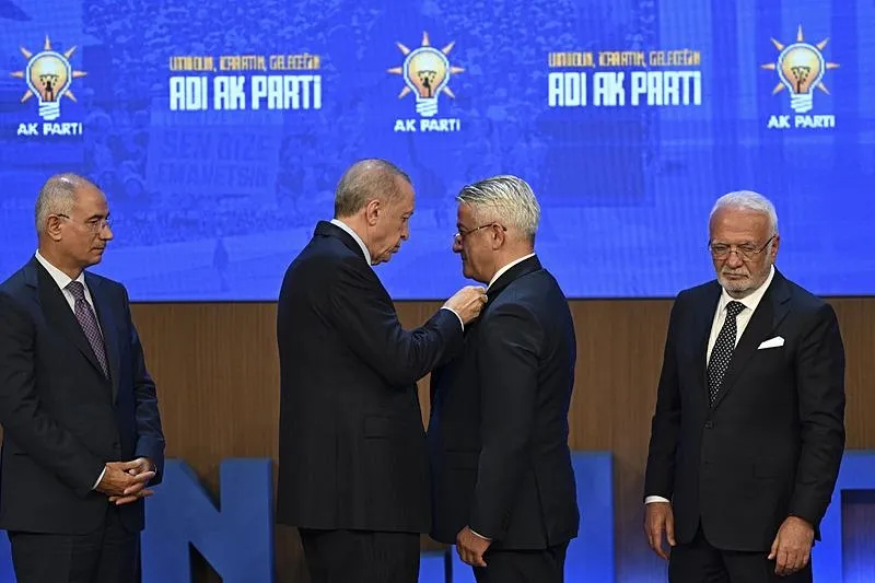 AK Parti'ye katılan isimler hangileri? AK Parti'ye katılan milletvekili ve belediye başkanları kimler, hangi partiden?