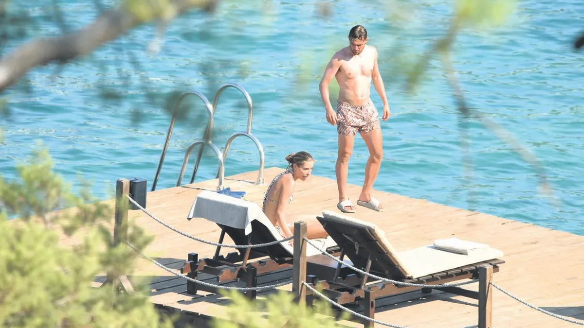 Danimarkalı model Philine Roepstorff, ünlü futbolcu Jacob Bruun Larsen ile Bodrum'da