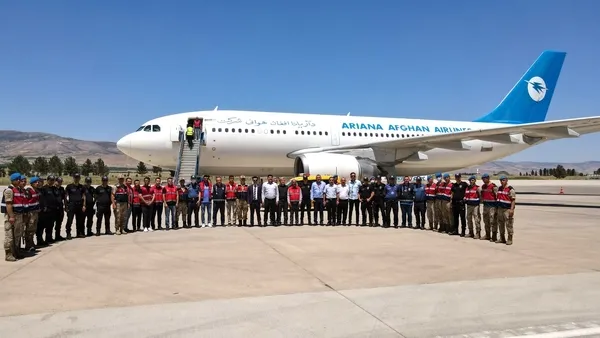 afgan-gocmenler-charter-seferlerle-ulkelerine-gonderiliyor-1655743691854.jpg Afgan göçmenler charter seferlerle ülkelerine gönderiliyor-1