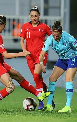 Türkiye Hollanda'ya farklı mağlup oldu