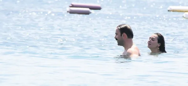 erdem-hamzayla-tatiline-devam-eden-birce-akalay-sevimli-dostu-chipsy-ile-cocuklar-gibi-eglendi-1628805365818.jpeg Erdem Hamza'yla tatiline devam eden Birce Akalay sevimli dostu Chipsy ile çocuklar gibi eğlendi!-3