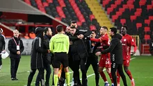 Burak Yılmaz çıldırdı! Hakemin üzerine yürüdü yardımcısının boğazını sıktı