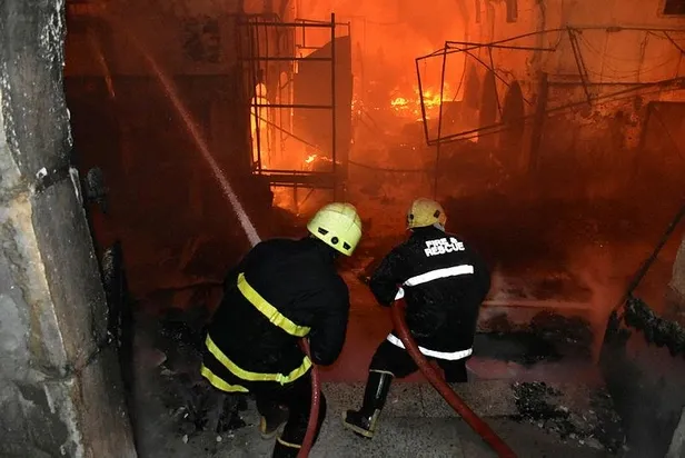 Son dakika: Kerkük'te Osmanlı mirası Kayseri Çarşısı'nda yangın çıktı-3