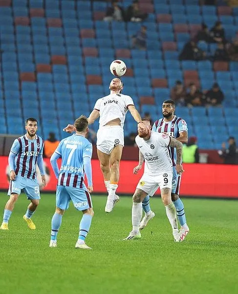 ziraat-turkiye-kupasinda-futbol-soleni-trabzonspor-corum-fkyi-rahat-gecti-iste-macta-yasananlar-1701892610912.jpeg Ziraat Türkiye Kupası'nda futbol şöleni | Trabzonspor, Çorum FK'yı rahat geçti! İşte maçta yaşananlar-2