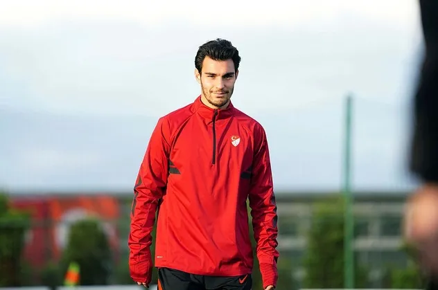 Trabzonspor'dan Sassuolo’da forma giyen Kaan Ayhan için 6 milyon Euro’luk teklif