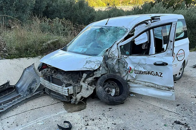 Bursa'da feci kaza! Kafa kafaya çarpıştılar: 7 yaralı