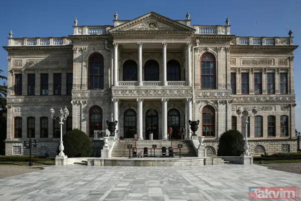 Dolmabahçe Sarayı'nda yapılan restorasyonda yüz yıllık gazete kupürleri bulundu - 3