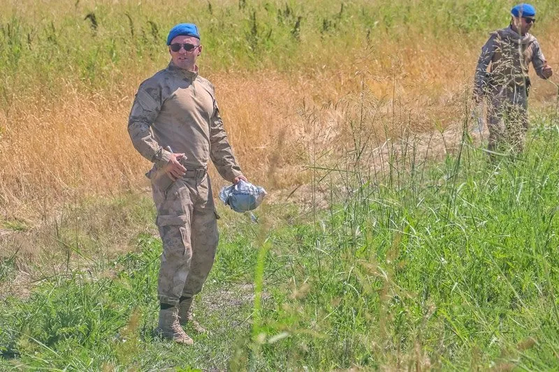 Komandolar araziye indi