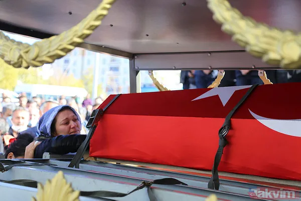 Tunceli'de PKK ile çıkan çatışmada şehit olan asker Burak Tortumlu, Erzurum’da son yolculuğuna uğurlandı - 6