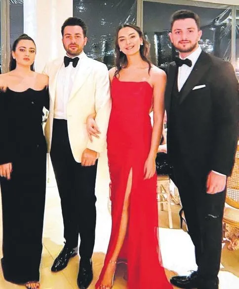 1649443687743.jpeg Sibel Can kızı Melisa'dan evlilik haberi beklerken oğlu Engincan Ural'dan gelen haberle havalara uçtu-3