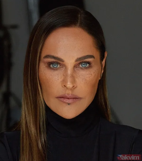 Cesaretini konuşturarak sıfır makyaj kamera karşısına geçen Hülya Avşar'ın doğal hali çok konuşuldu.