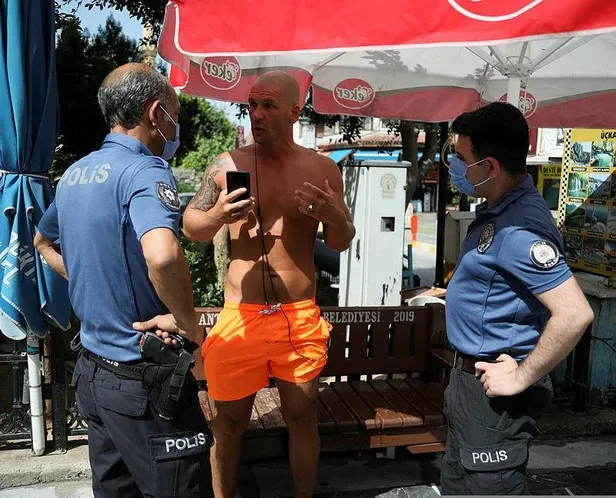 antalyada-polise-ahlaksiz-ifadeler-kullanan-ingiliz-turist-yeniden-gozaltina-alindi-1620166931828.jpeg Antalya'da polise ahlaksız ifadeler kullanan İngiliz turist yeniden gözaltına alındı!-3