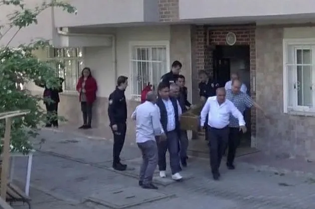 Darıca'da vahşi cinayet! İlişkisine karşı çıkan anne ve babasını katletti