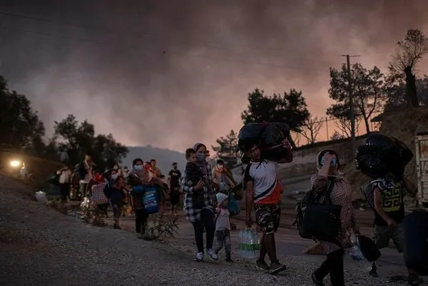 Yunanistan'ın Midilli Adası'ndaki sığınmacı kampında yangın çıktı-4