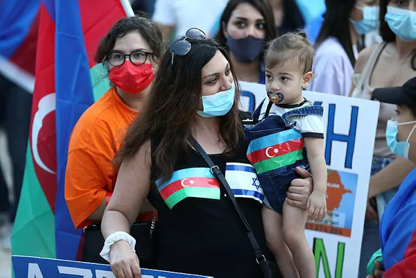 israildeki-azerbaycanli-yahudiler-ermenistani-lanetledi-sehitler-olmez-vatan-bolunmez-1602790020725.jpg