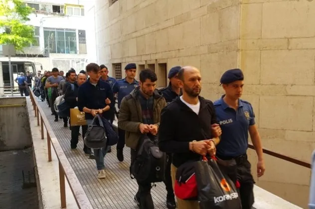 FETÖ şüphelisi 40 askerden 17'si tutuklandı
