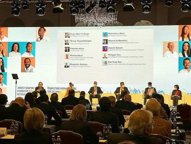 Sağlık Bakanı Fahrettin Koca, “Pasaportuna göre göçmenlere politika belirlemek bu yüzyılın tedbir kisvesine bürünmüş ırkçılığıdır”-2