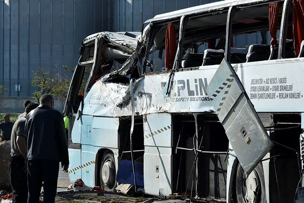 Son dakika: Konya'da feci kaza! İşçi servisi ile TIR çarpıştı: Ölü ve yaralılar var-4