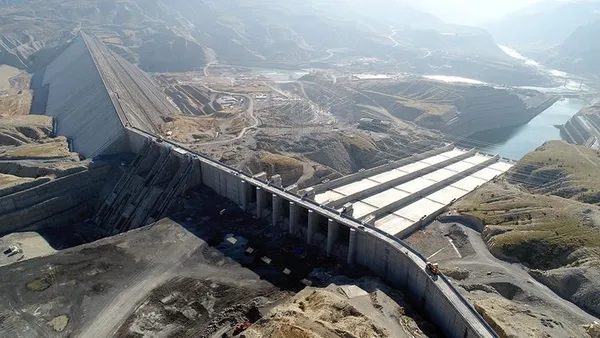 tarim-ve-orman-bakani-bekir-pakdemirli-ulkemizin-en-buyuk-4-hidroelektrik-santrali-olan-ilisu-prof-dr-veysel-eroglu-baraji-tam-kapasite-uretime-baslad-1608796572418.jpg Tarım ve Orman Bakanı Bekir Pakdemirli: Ülkemizin en büyük 4. hidroelektrik santrali olan Ilısu Prof. Dr. Veysel Eroğlu Barajı tam kapasite üretime başladı-5