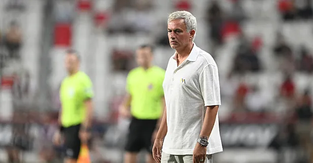 Jose Mourinho'dan bugüne kadar görülmemiş tepki! Laptopuyla gösterdi ve nedenini açıkladı