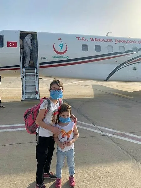 Son dakika: Kovid-19'a yakalanan Türk vatandaşı ve ailesi ambulans uçakla Mısır'dan Türkiye'ye getirildi-4