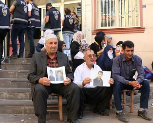 Evlat nöbetindeki ailelerin çığlığı sınırları aştı