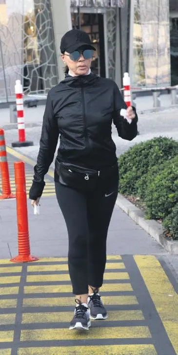 Nebahat Çehre alışverişte de dikkat çekti...