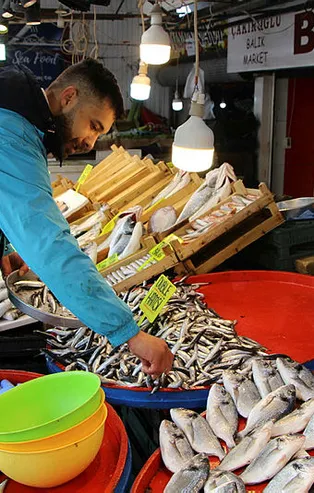 Fırtına tezgahları vurdu! Balık fiyatları yükseldi