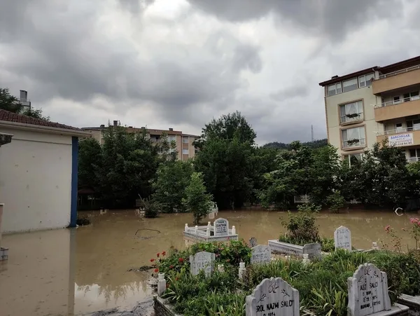 Karadeniz sele teslim oldu: Dereler taştı, yollar göle döndü, evleri su bastı! Ankara-İstanbul yönü trafiğe kapalı... | Zonguldak, Bartın, Bolu son durum-27