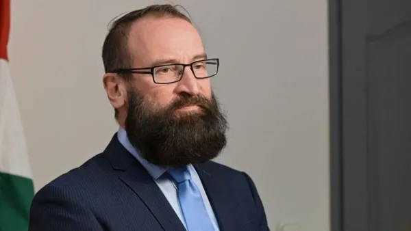 escinsellik-karsiti-avrupa-parlamentosu-milletvekili-escinsel-iliski-partisinde-basildi-1606889687563.jpg Eşcinsellik karşıtı Avrupa Parlamentosu milletvekili eşcinsel ilişki partisinde basıldı-6