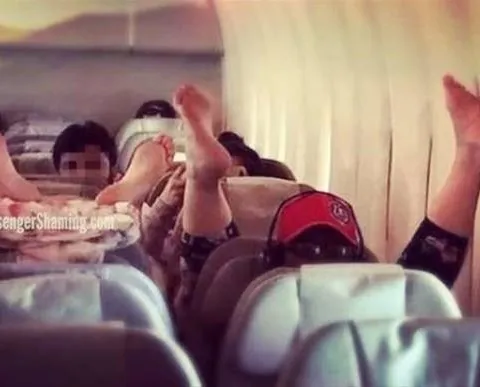 Uçakta öyle bir şey yaptı ki!