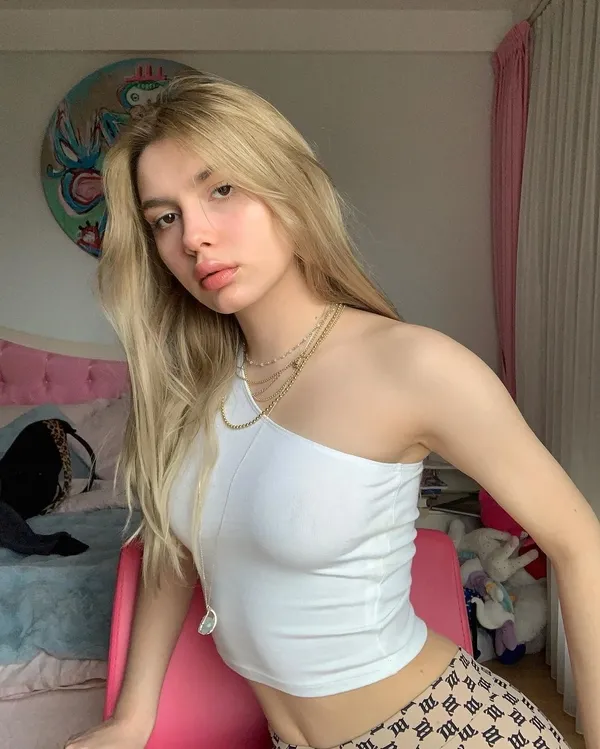 mahkeme-kararini-verdi-insanlari-korona-degil-ilaclar-olduruyor-diyen-aleyna-tilki-hakkindaki-asi-sorusturmasinda-1620312984649.jpg Mahkeme kararını verdi! “İnsanları korona değil, ilaçlar öldürüyor” diyen Aleyna Tilki hakkındaki aşı soruşturmasında…-3