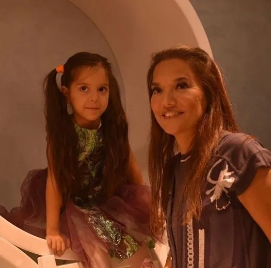 13 yıllık büyük aşk! EDHO'nun yıldızı Ceren Benderlioğlu'ndan Emir Benderlioğlu’yla çekirdek aile paylaşımı! İlk yorum Esra Erol’un kardeşinden... - 77