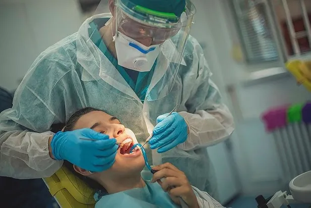 Tedarik sorunu sonrası İngiltere'de 'dişçi' krizi! Her gün ağrı kesici almak zorunda kalıyorum-5