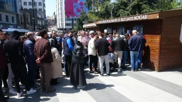 trabzonda-karaborsada-30-bin-tl-mac-bileti-polis-devrede-1651140644266.jpg Trabzon’da karaborsada 30 bin TL maç bileti! Polisler harekete geçti-3