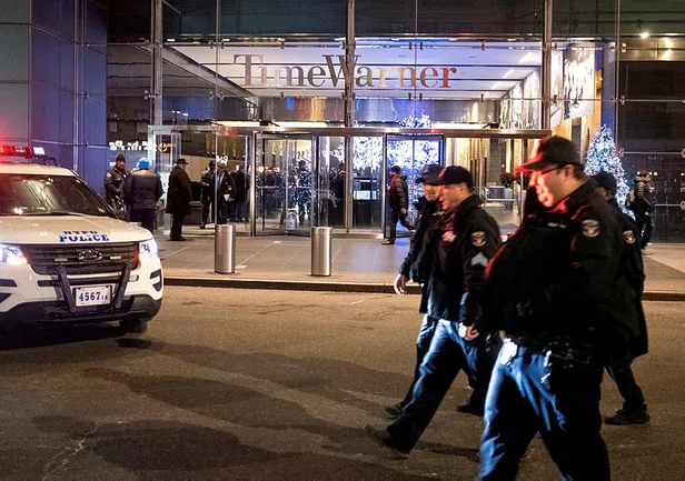 Son dakika: ABD New York'ta bombalı saldırı alarmı! CNN binası boşaltıldı-4