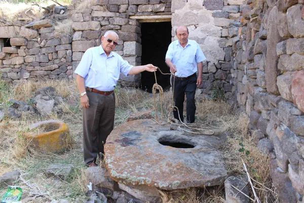 bosanma-asamasindaki-esi-tarafindan-sokak-ortasinda-vahsice-katledildi-5-yil-once-ciftin-cocuklari-eltisi-tara-1643027655995.jpg Boşanma aşamasındaki eşi tarafından sokak ortasında vahşice katledildi! 5 yıl önce çiftin çocukları eltisi tarafından kuyuya atılarak öldürüldü-2